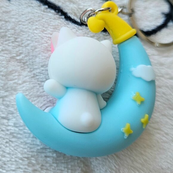 New Hello Kitty on Blue Moon Keychain - Picture 2 of 2